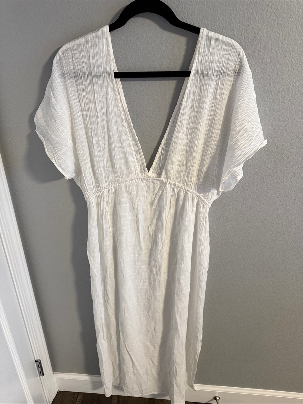 White V-Neck Beach Coverup with Slit - Picture 4 of 4